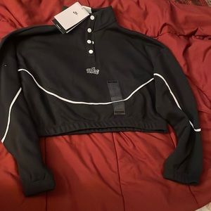 Girls Nike crop Sweat Shirt brand new size large black with white trim